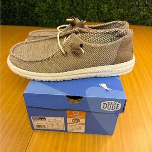 HEY DUDE WOMENS WENDY STRETCH SOX SHOES WALNUT SIZE 8 NWB